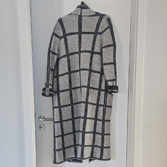 Chic Plaid Long Cardigan - Picture 2 of 5
